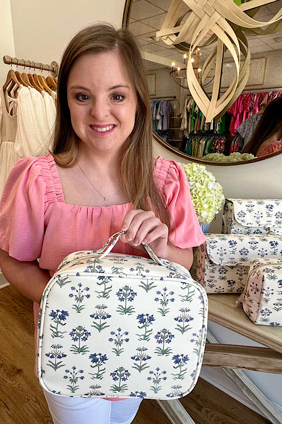 HAMPTONS FLORALLuxe Hanging Toiletry Case with Chambray Pinstripe Liner